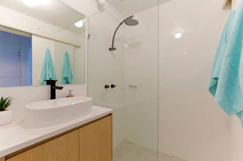 SEA BREEZE â€“ Between Cottesloe Beach & Swan River - Australian Directory 11