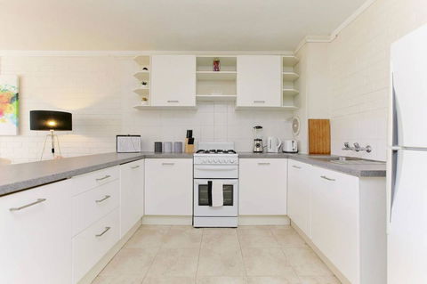 SEA BREEZE â€“ Between Cottesloe Beach & Swan River - Australian Directory 15