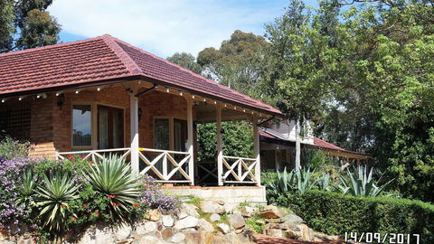 Eleebana Guest House - Australian Directory 17