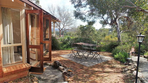 Eleebana Guest House - Australian Directory 1