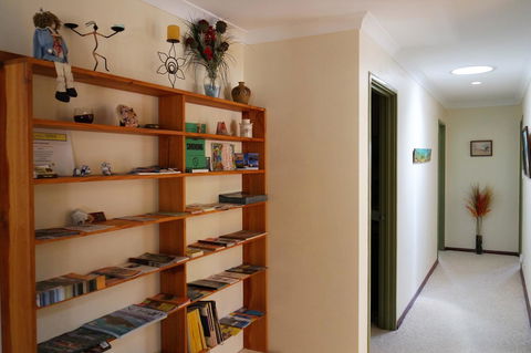 Eleebana Guest House - Australian Directory 42