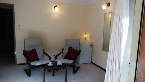 Eleebana Guest House - Australian Directory 3