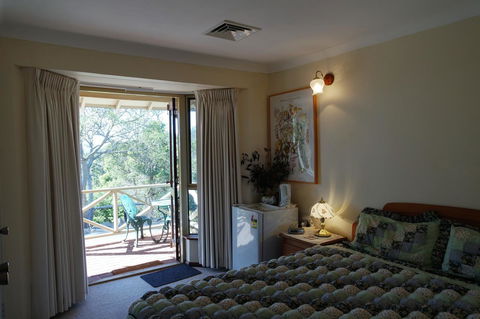 Eleebana Guest House - Australian Directory 40