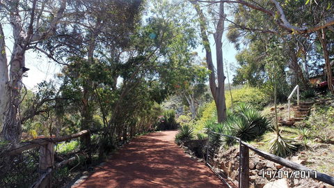 Eleebana Guest House - Australian Directory 13