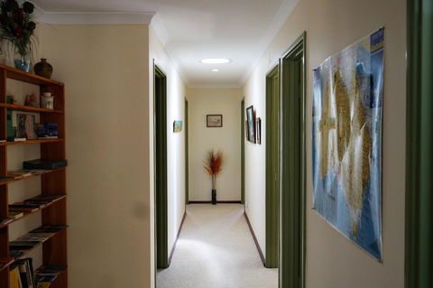 Eleebana Guest House - Australian Directory 41