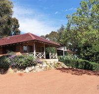 Eleebana Guest House - Australian Directory