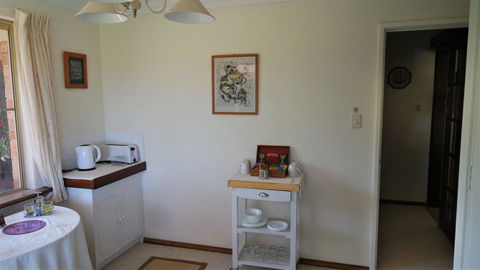 Eleebana Guest House - Australian Directory 29