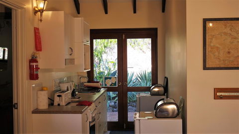 Eleebana Guest House - Australian Directory 21