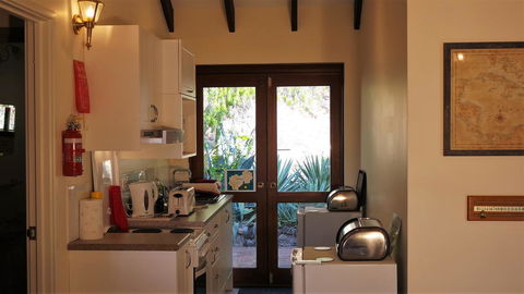 Eleebana Guest House - Australian Directory 20