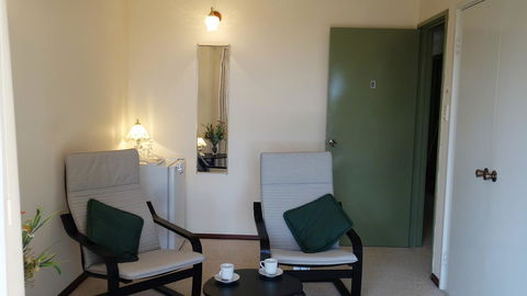 Eleebana Guest House - Australian Directory 6