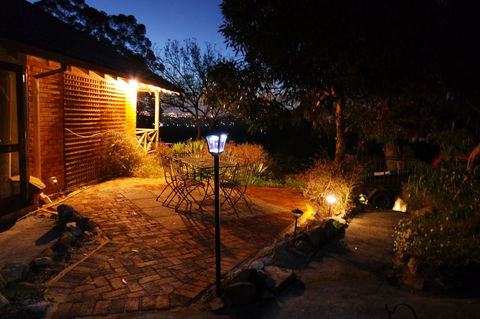 Eleebana Guest House - Australian Directory 37