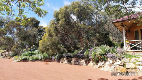 Eleebana Guest House - Australian Directory 10