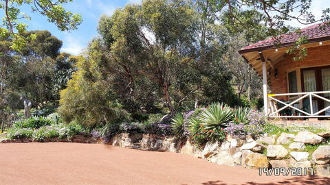 Eleebana Guest House - Australian Directory 11