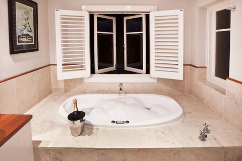 Caves House Hotel & Apartments Yallingup - Australian Directory 31