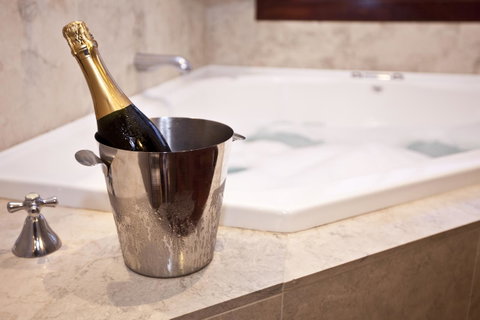 Caves House Hotel & Apartments Yallingup - Australian Directory 1