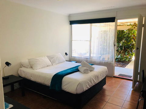 Jurien Bay Hotel Motel - Australian Directory 16