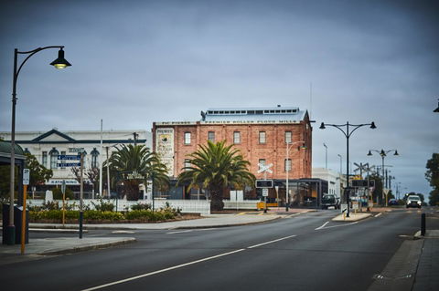 The Premier Mill Hotel - Australian Directory 14