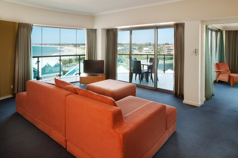 Seashells Mandurah - Australian Directory 23