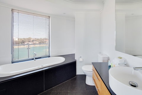 Seashells Mandurah - Australian Directory 20