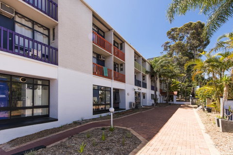 Billabong Backpackers Resort - Australian Directory 32