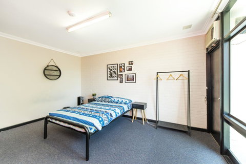 Billabong Backpackers Resort - Australian Directory 9