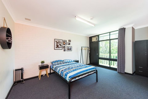 Billabong Backpackers Resort - Australian Directory 8