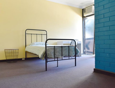 Billabong Backpackers Resort - Australian Directory 1