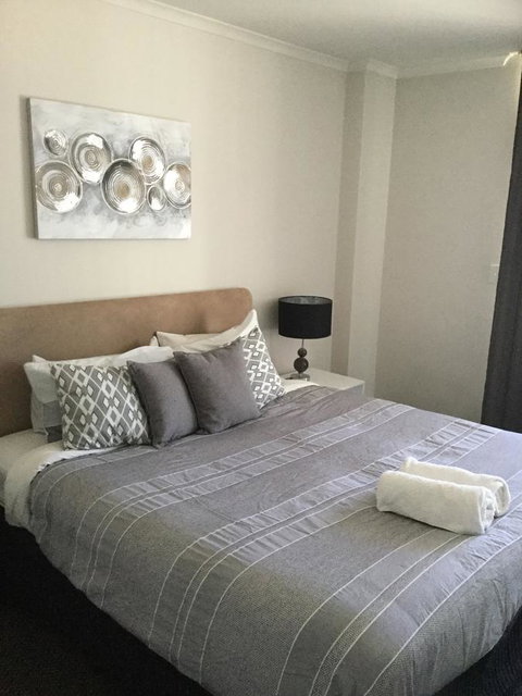 Charming Inner City Apartment - Australian Directory 11