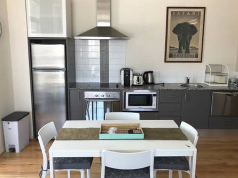 Charming Inner City Apartment - Australian Directory 10