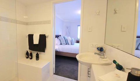 Sandcastles Beachfront Luxury Retreat Apartment - Australian Directory 13
