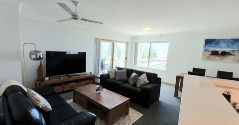 Sandcastles Beachfront Luxury Retreat Apartment - Australian Directory 12