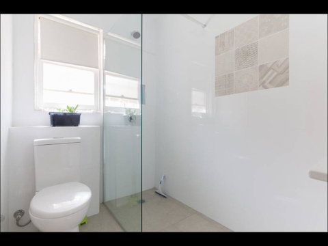 Broadway Apartments - Australian Directory 38