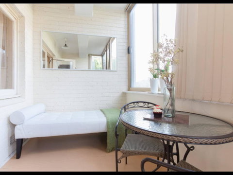 Broadway Apartments - Australian Directory 35