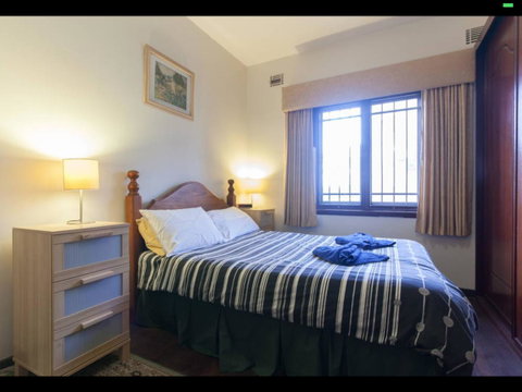Broadway Apartments - Australian Directory 33