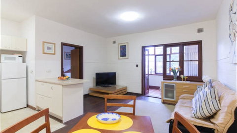 Broadway Apartments - Australian Directory 8