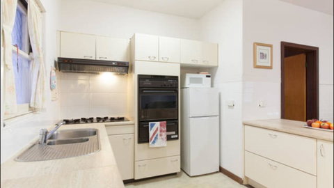 Broadway Apartments - Australian Directory 2