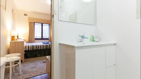 Broadway Apartments - Australian Directory 5