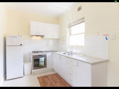 Broadway Apartments - Australian Directory 32