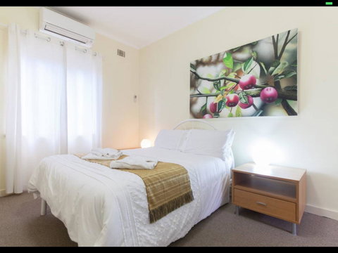 Broadway Apartments - Australian Directory 36