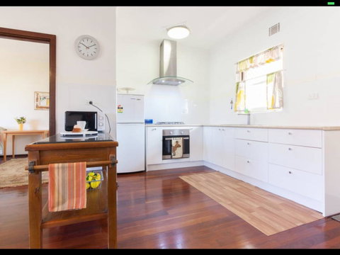 Broadway Apartments - Australian Directory 44