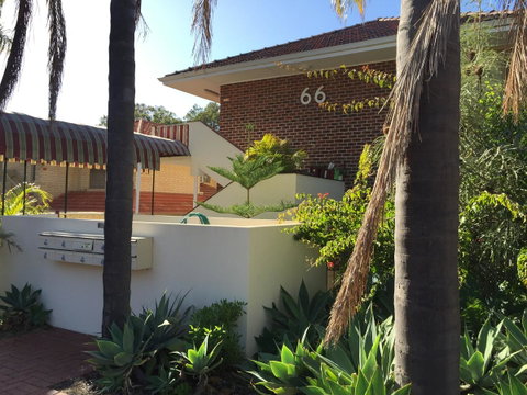 Broadway Apartments - Australian Directory 34