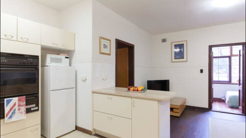 Broadway Apartments - Australian Directory 1