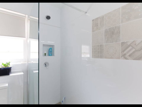 Broadway Apartments - Australian Directory 37