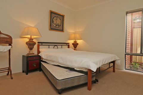 230 Alice Street - Australian Directory 4