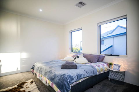 VIP Stays - Villa De Burswood Luxury 3BR Suite W/ King Bed FREE WIFI - Australian Directory 19