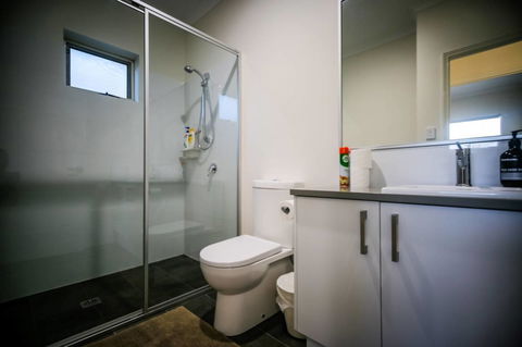 VIP Stays - Villa De Burswood Luxury 3BR Suite W/ King Bed FREE WIFI - Australian Directory 17