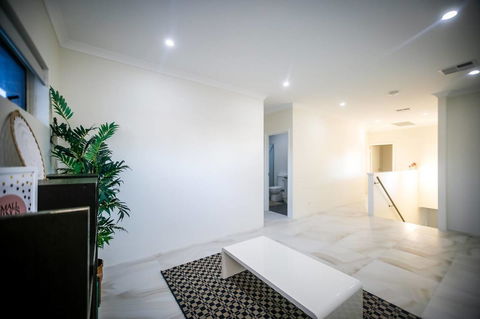 VIP Stays - Villa De Burswood Luxury 3BR Suite W/ King Bed FREE WIFI - Australian Directory 22