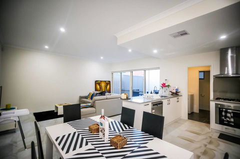 VIP Stays - Villa De Burswood Luxury 3BR Suite W/ King Bed FREE WIFI - Australian Directory 21