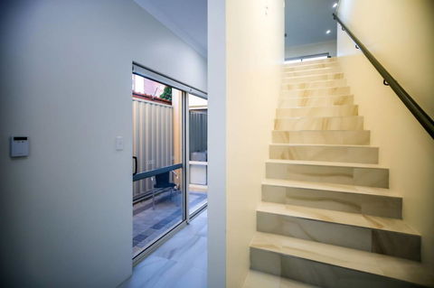 VIP Stays - Villa De Burswood Luxury 3BR Suite W/ King Bed FREE WIFI - Australian Directory 10