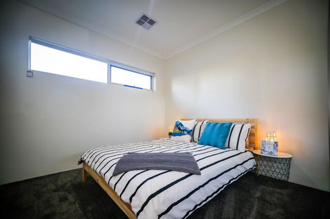 VIP Stays - Villa De Burswood Luxury 3BR Suite W/ King Bed FREE WIFI - Australian Directory 20